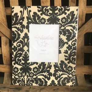 New 16 x 20 Designer Fabric mat with a opening for 8 x 10 mage comes shr…